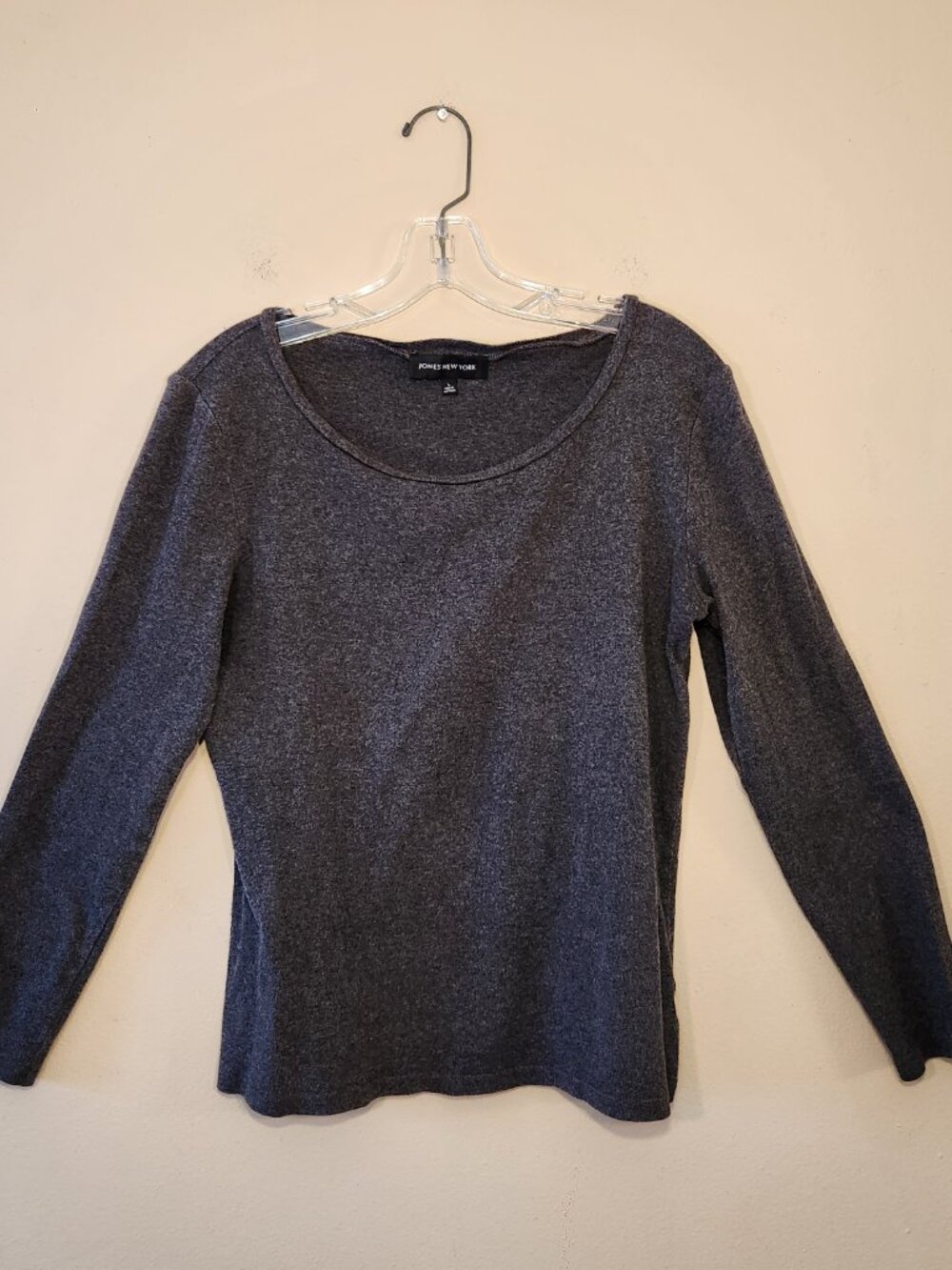 Jones New York long sleeve grey top size L scoop neck soft and comfy
